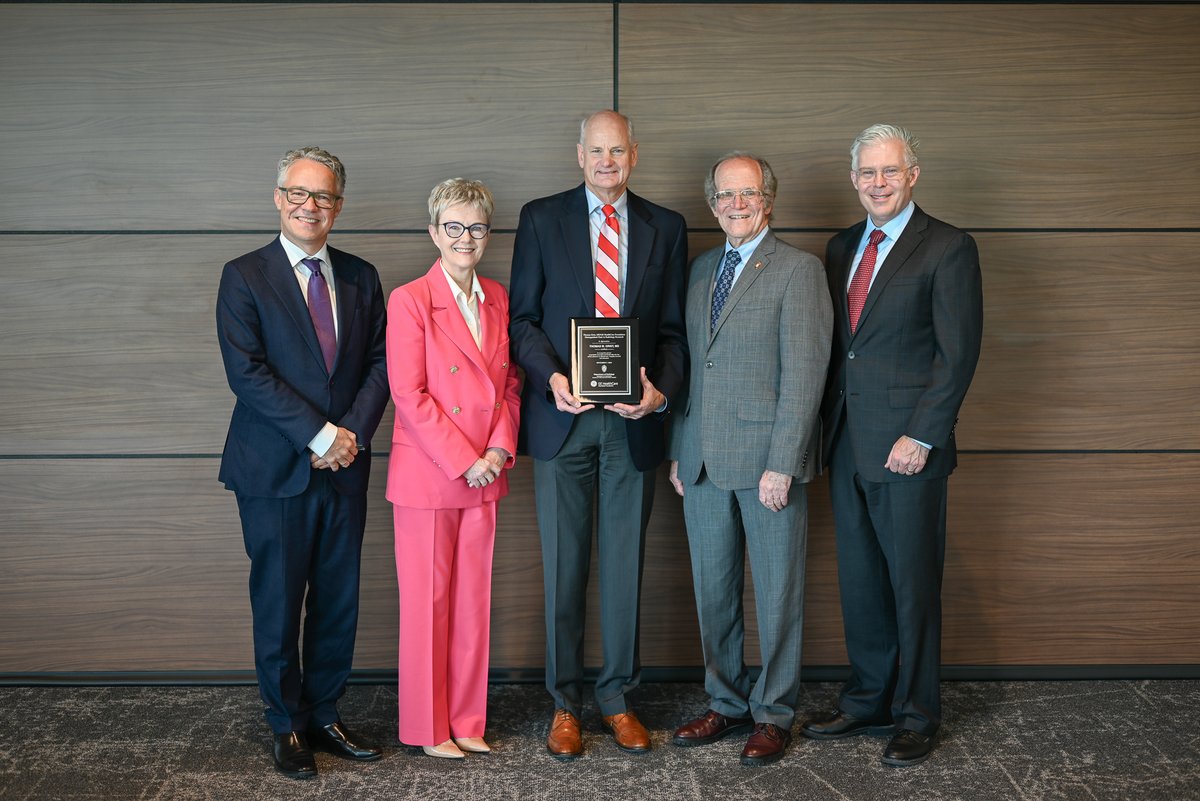 Thomas Grist, MD accepted two great honors celebrating his profound impact on #radiology this fall. <a href="/uwsmph/">UW School of Medicine and Public Health</a> named him a recipient of the Belzer Award, and the <a href="/GEHealthCare/">GE HealthCare</a> Foundation gave funds to establish a professorship in his name. 

Learn more: ow.ly/b6SU50Uaeii