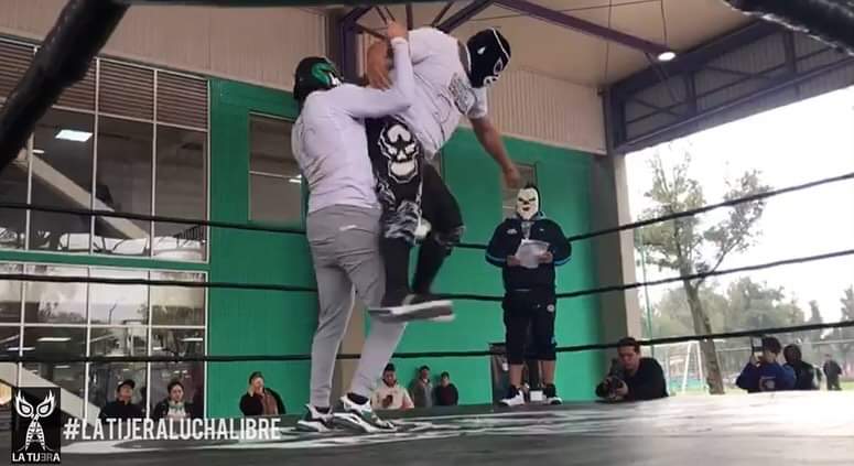 LaTijeraLucha's tweet photo. Bajo la visoría de #AbismoNegroJr, #FabyApache, #DaveTheClown, #MurderClown, #PanicClown, #KhanDelMal y los nuevos elementos de la #CaravanaEstelar, #Bengala, #GarraDeOro, #ColmilloDePlata y #Belcegor se llevaron a cabo las visorías de #LuchaPorElBarrio #AAA @InjuveCDMX ... https://t.co/1gNAkADTpa