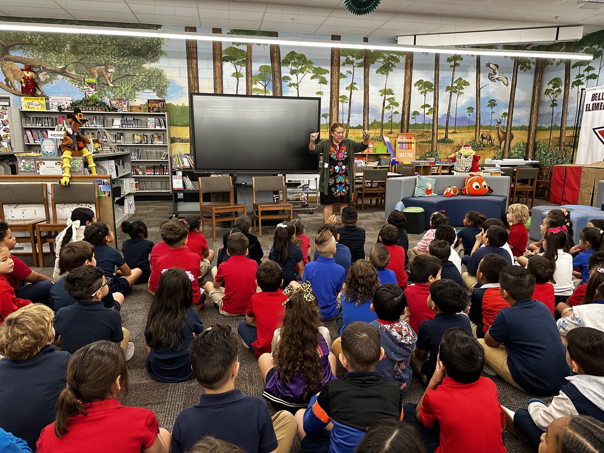 Hillsborough Schools en Español (@hcps_espanol) on Twitter photo ¡Los estudiantes del Programa de Inmersión de Idiomas de <a href="/Bellamy_Bobcats/">Bellamy Bobcats</a> participaron en una actividad divertida! 📚
La narradora bilingüe Carrie Sue Avyar realizó dos presentaciones interactivas. ¡Los estudiantes pudieron bailar, cantar y practicar hablar en inglés y español! ¡Los estudiantes del Programa de Inmersión de Idiomas de <a href="/Bellamy_Bobcats/">Bellamy Bobcats</a> participaron en una actividad divertida! 📚
La narradora bilingüe Carrie Sue Avyar realizó dos presentaciones interactivas. ¡Los estudiantes pudieron bailar, cantar y practicar hablar en inglés y español!