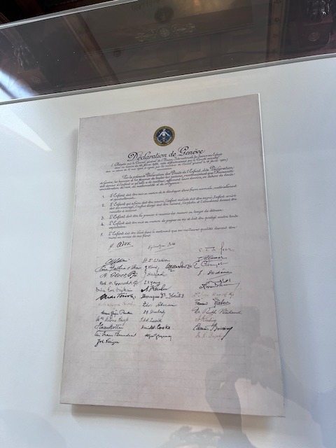 NenePedernera's tweet photo. https://t.co/unSvsoFkiu En Ginebra se celebraron los 100 años de la Declaración de DDNN de 1924. A la declaración histórica inicial se añadieron las firmas de los que hemos sido presidentes del Comité DDNN en su historia. Ademas se lanzo una nueva declaración en el link adjunto. https://t.co/fIqEn1iXew