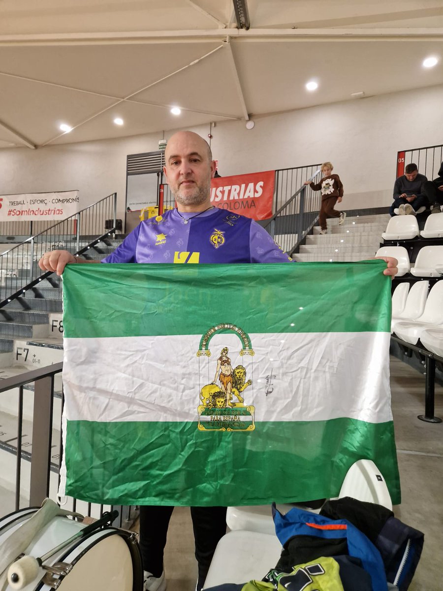 Nuestro integrante <a href="/Manudamas3/">Manu DAMAS futsal</a> nos envía esta foto , apoyando y animando a nuestro <a href="/JaenFS/">Jaén Paraíso Interior FS</a> 💛

A seguir dándolo todo con el bombo💪💪💛💚