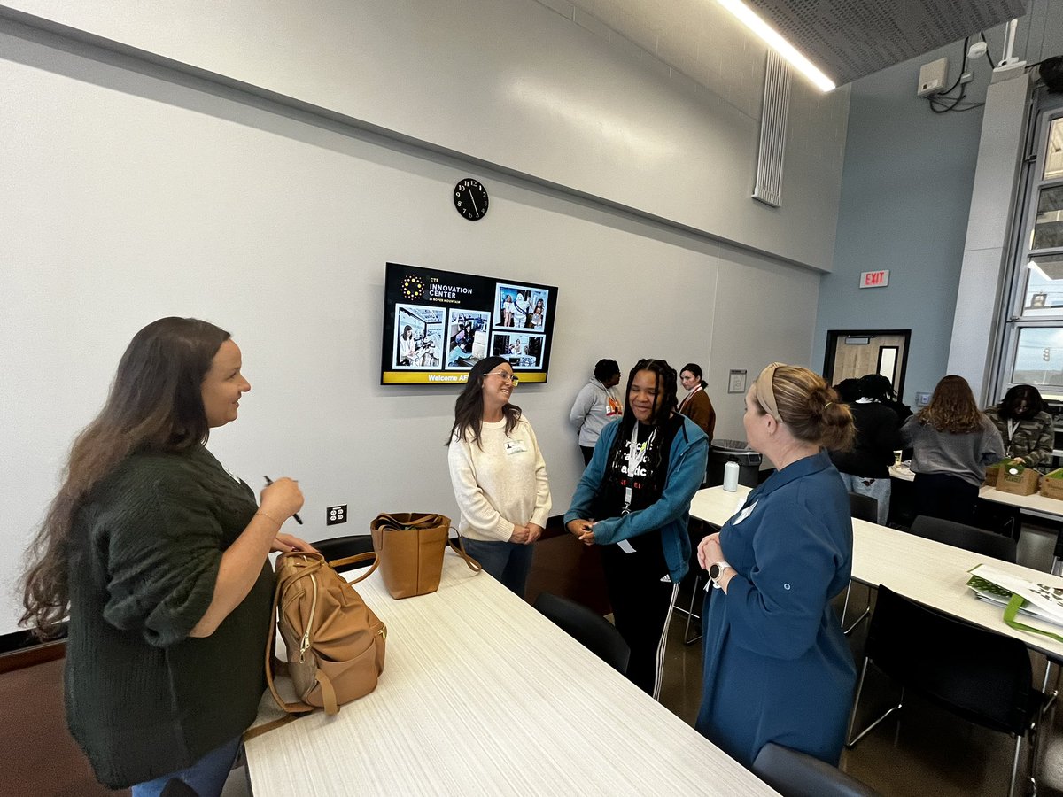 Thank you to the WeCONNECT group from <a href="/AFLglobal/">AFL</a> and SC Women in Manufacturing for visiting and hosting a panel discussion and networking time for our 1st and 2nd year girls.
<a href="/gcschools/">Greenville County Schools</a>