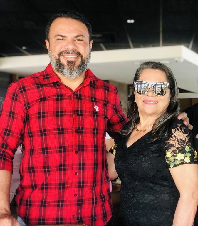 EmanuelDennerSR's tweet photo. Hoje o céu está em festa!! 🥳 🎉 🎈 
Somos gratos a Deus, por ter nos permitido passar tantos ‘20 de novembro’ juntos... na sua ausência, minha mãezinha Luiza Sena, lembramos e nos alegramos por tudo que foi vivido. Amor eterno! https://t.co/aZCn5P0jJ2