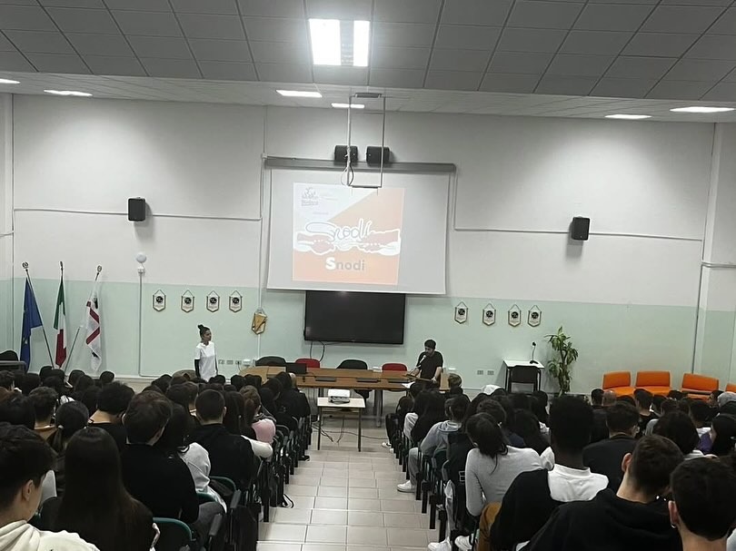 AngelaIantosca's tweet photo. Qualche giorno fa a Cagliari con SNODI, il monologo che ho scritto in collaborazione con la Comunità di San Patrignano e che portiamo in giro per l'Italia tra scuole e teatri all'interno del progetto di prevenzione WeFree! 

#wefree #snodi https://t.co/H9YyEA47vi