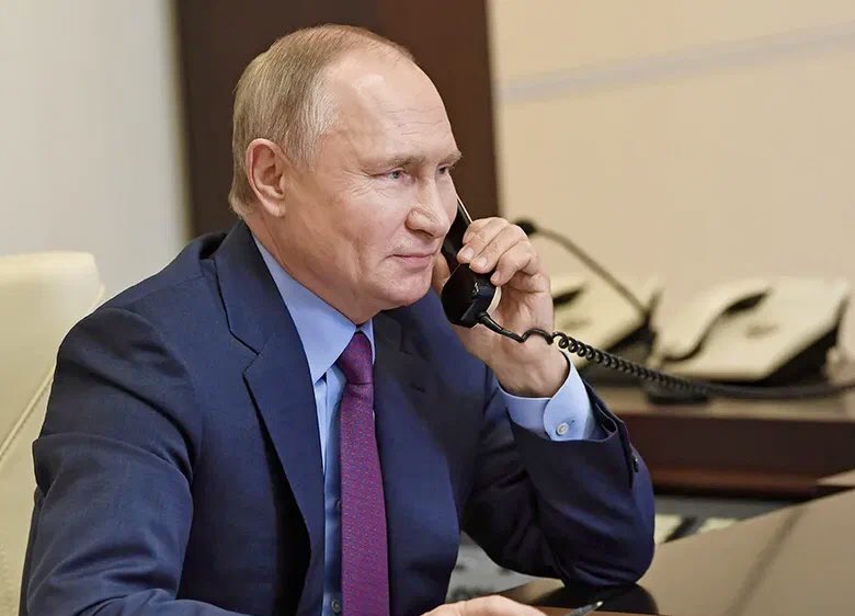 Президент Российской Федерации Владимир Владимирович Путин позвонил Святейшему Патриарху Московскому и всея Руси Кириллу и тепло поздравил Предстоятеля Русской Православной Церкви с Днём рождения.

Святейший Патриарх сердечно поблагодарил главу государства.