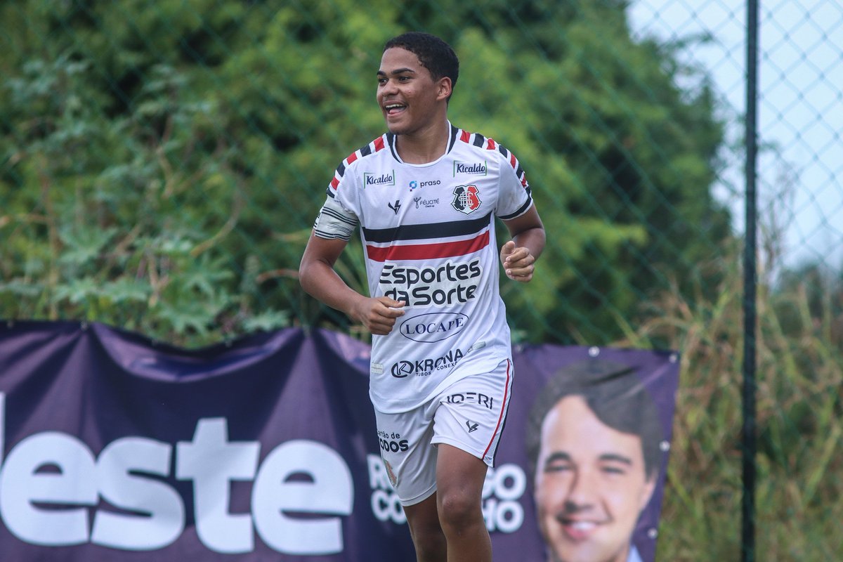 SantaCruzdeBase's tweet photo. #Sub16 | Nesta quarta-feira (20), o time sub-16 do Santa Cruz venceu a equipe do Tubarões pelo placar de 2x0. Os gols da Cobra Coral foram marcados por Matheus Melo e Guilherme. 🤞🏼🐍

📸: @fotografaevelyn https://t.co/VvrV6OhlbL