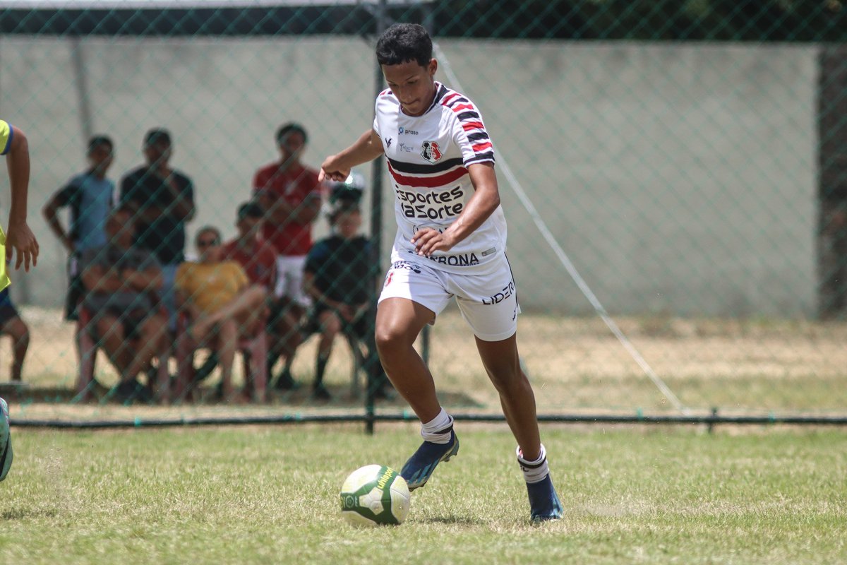 SantaCruzdeBase's tweet photo. #Sub16 | Nesta quarta-feira (20), o time sub-16 do Santa Cruz venceu a equipe do Tubarões pelo placar de 2x0. Os gols da Cobra Coral foram marcados por Matheus Melo e Guilherme. 🤞🏼🐍

📸: @fotografaevelyn https://t.co/VvrV6OhlbL