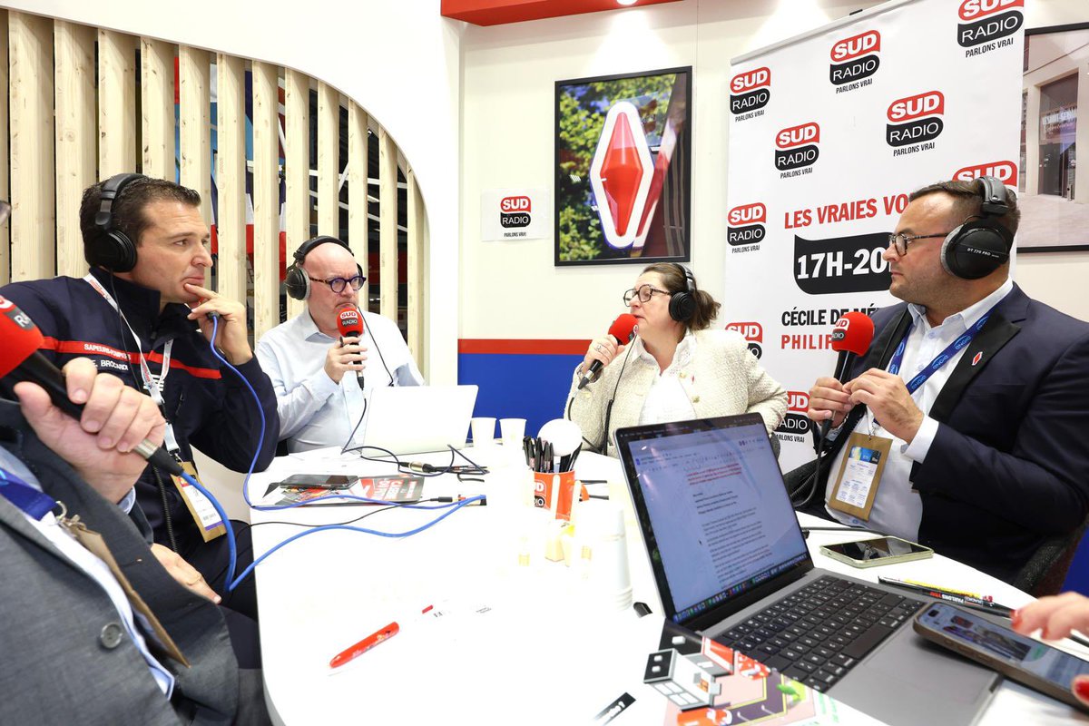 LesBuralistes's tweet photo. #SMCL2024 🇫🇷

Les Buralistes du @Departement_Var, de la @sarthefr et de @Heraultinfos ont la parole sur @SudRadio pour témoigner du rôle des #buralistes dans les #territoires 🎙️♦️ https://t.co/77HXLL86o6