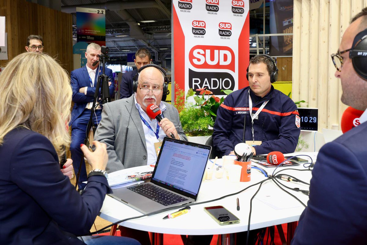 LesBuralistes's tweet photo. #SMCL2024 🇫🇷

Les Buralistes du @Departement_Var, de la @sarthefr et de @Heraultinfos ont la parole sur @SudRadio pour témoigner du rôle des #buralistes dans les #territoires 🎙️♦️ https://t.co/77HXLL86o6