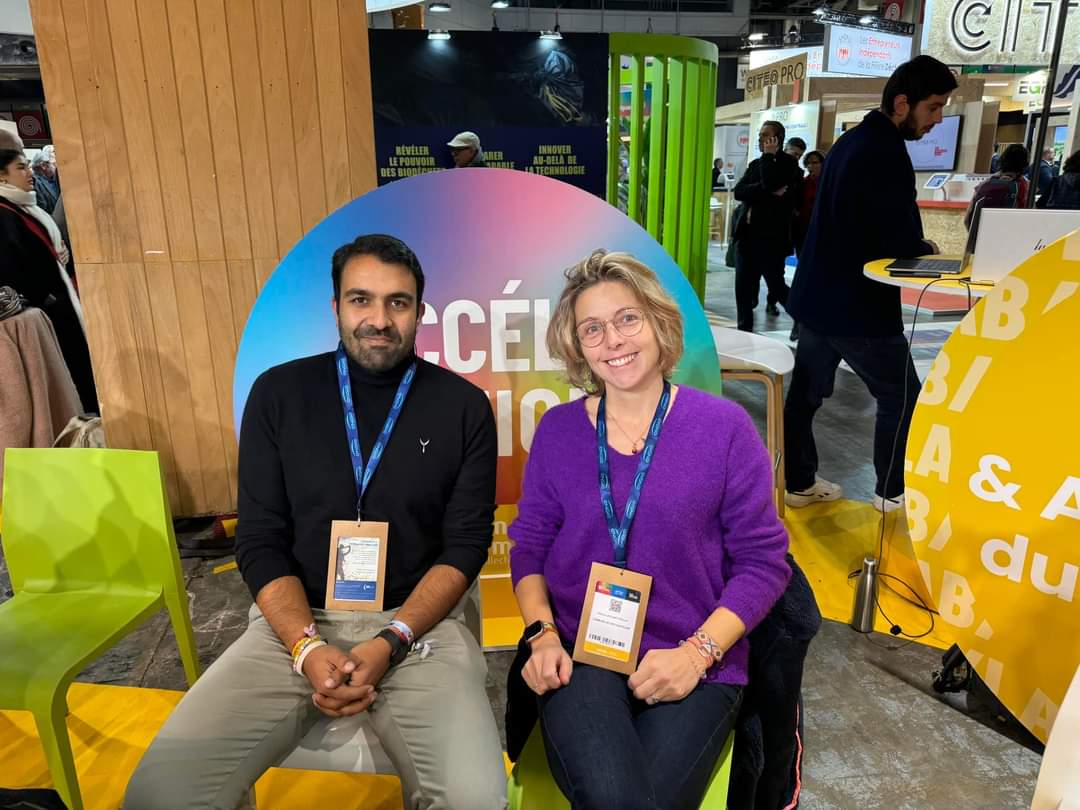aurlienperoumal's tweet photo. Visite du @salondesmaires avec une #conference sur la #gestion des #inondations par le @CeremaCom puis visite du #Medicobus de l'entreprise @hocoiafr pour lutter contre la #desertification médicale. #elusdeterrain @virychatillon https://t.co/AG05t5LBVs