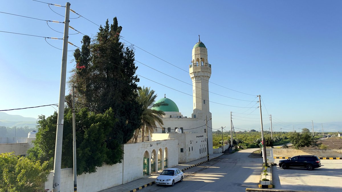 NooriAlQadiri's tweet photo. The scribe of revelation, the conqueror of al-Quds and Syria and Basrah and Jordan, Sayyiduna Abu Abdullah SHURAHBIL IBN HASANAH (RadiyAllahu Anhu), was a courageous and venerable companion of the Prophet ﷺ. His blessed mausoleum is located in Tabqet Fahel, Irbid, Jordan. https://t.co/RjBdpgaPB5