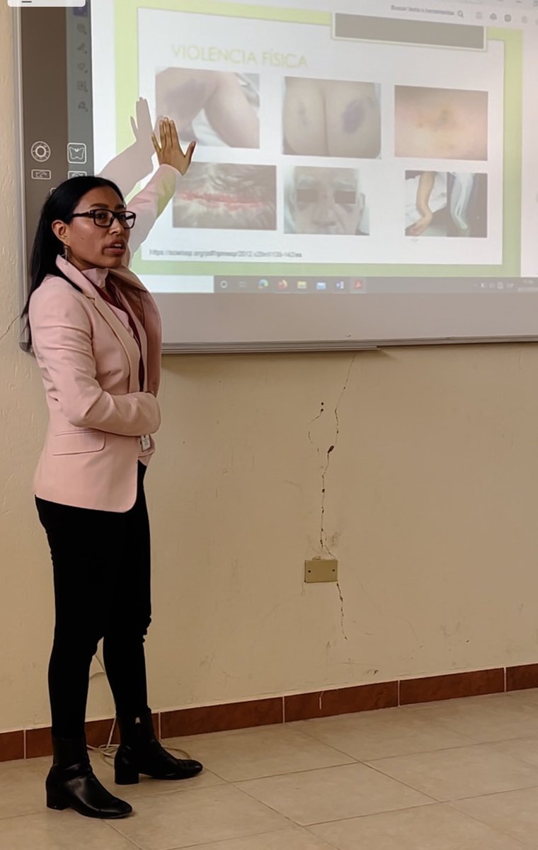 BolivarCJ's tweet photo. 🟠 Miriam Tierra, Mauricio Orozco y Mónica Culqui, miembros del Equipo Tecnico de la Unidad Especializada de Violencia contra la Mujer de Guaranda, explican a los estudiantes sobre los tipos de violencia, vulneración de derechos, rutas de denuncia y medidas de protección. https://t.co/nA4Dpf4BGd