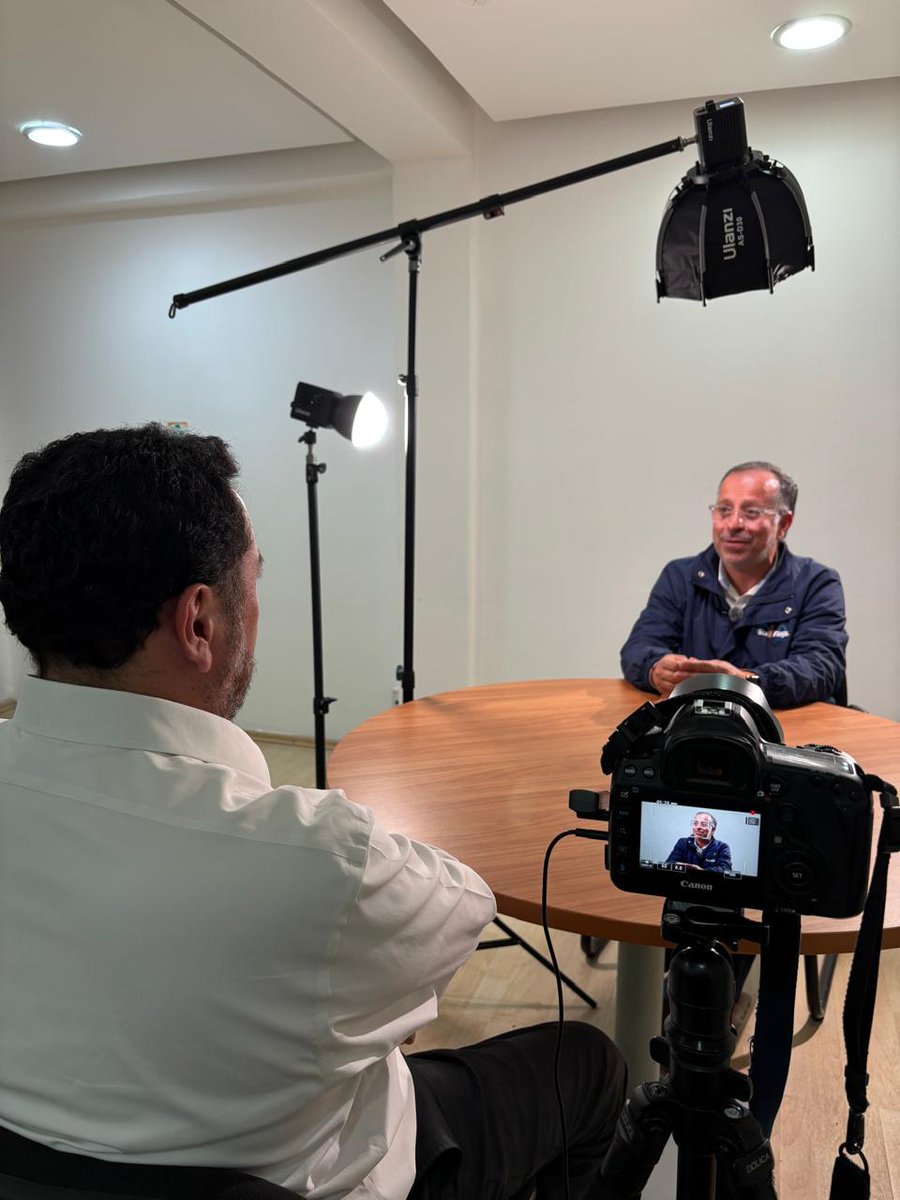 QuadrantMX's tweet photo. #ClientesQuadrant | Hoy tuvimos el honor de fortalecer las habilidades de comunicación del equipo de voceros de @SixFlagsMexico a través de un Media Training 🎙️

Desde la teoría hasta la práctica, los preparamos para destacar en sus intervenciones con los medios. 

#TeamQuadrant https://t.co/ZgaiRPgAr9