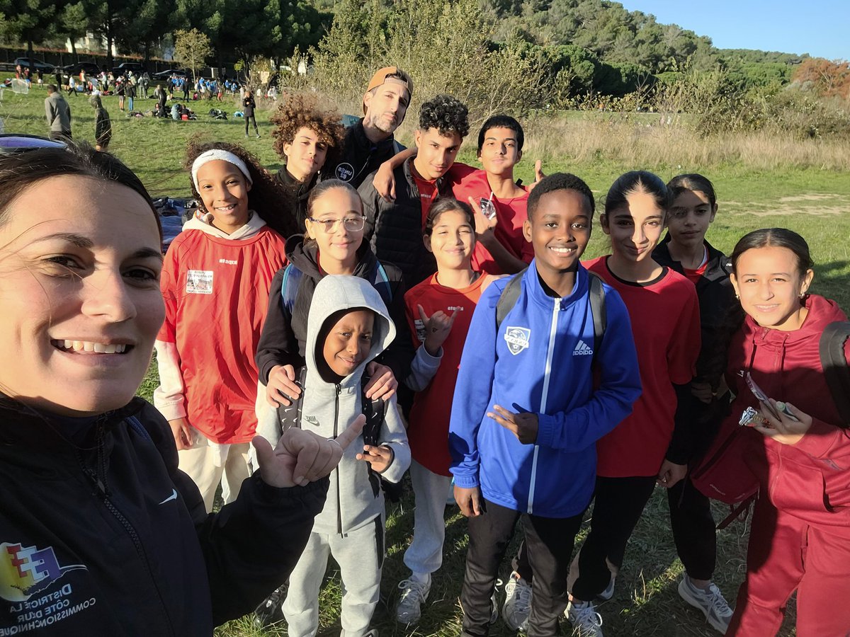 AsJaubert's tweet photo. Les élèves du @College_Jaubert on bien représenté l'établissement au Cross Départemental @UNSS06 avec M.Escubes et @Marjorie_Lalane. Bravo à tous!! https://t.co/bV7VgPg701