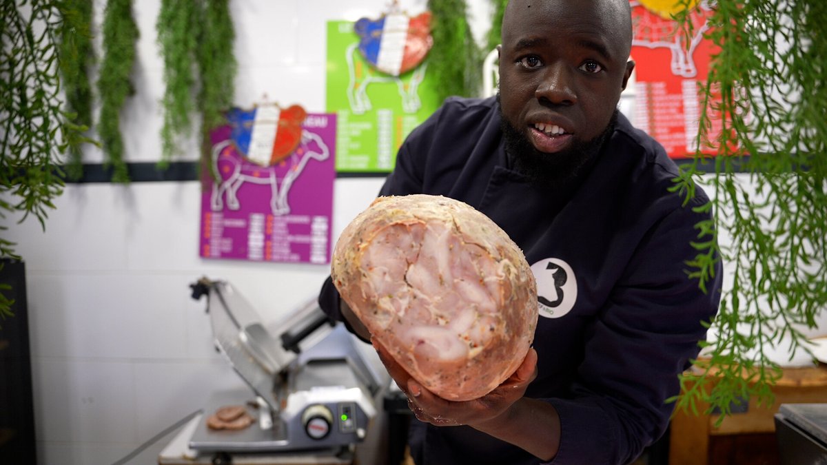 le_Parisien's tweet image. VIDÉO | Abbas, boucher à Gentilly (94), est victime de racisme après ses vidéos sur la charcuterie halal

➡️ l.leparisien.fr/CurG