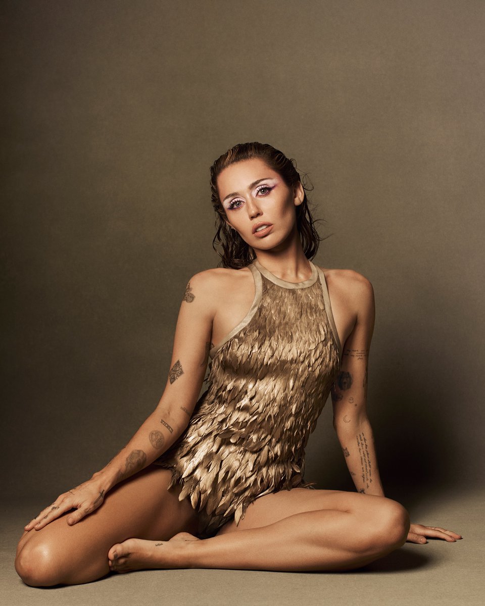 worlds_moda's tweet image. #editorialsWM (2/2)

#HARPERSBAZAARUS,
December/January 2024.25.
By #EthanJamesGreen

#MileyCyrus