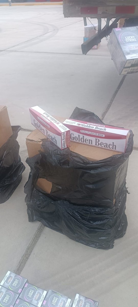 PoliciaPeru's tweet photo. #Piura🚨| ¡Incautan productos de contrabando valorizados en más de S/44 000!
Agentes de la Policía Fiscal #Piura, intervinieron un vehículo que transportaba cajas con cigarrillos de origen extranjero, sin contar con los permisos para su ingreso al país. https://t.co/dhfjpUmIrQ