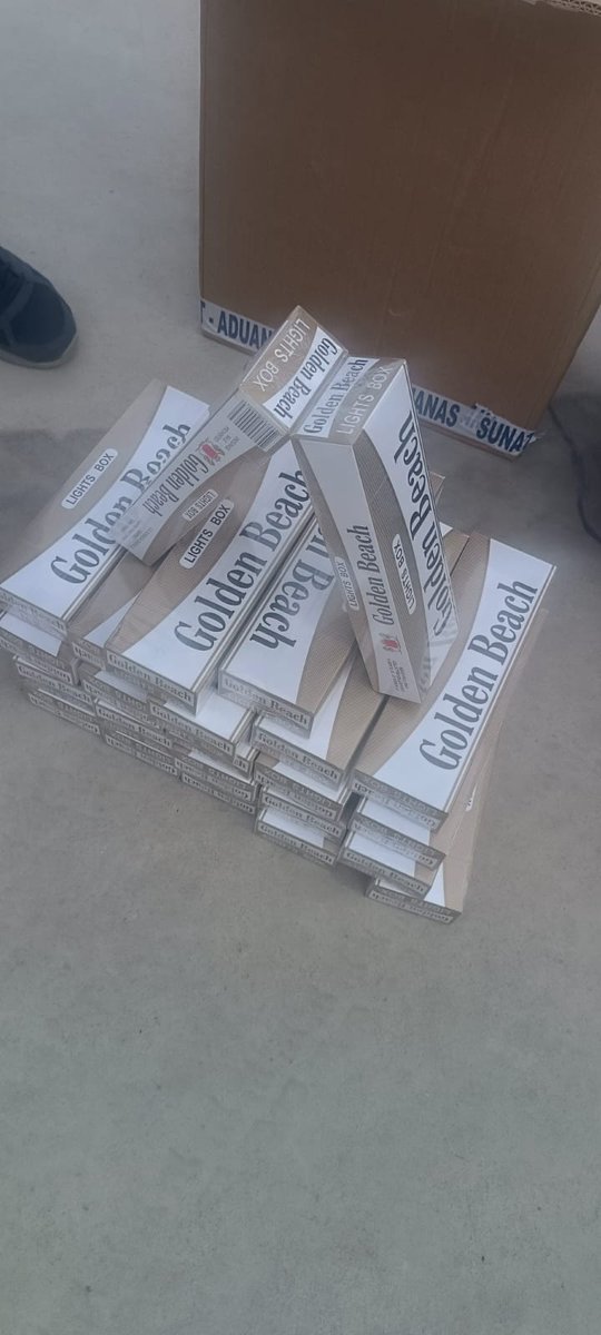 PoliciaPeru's tweet photo. #Piura🚨| ¡Incautan productos de contrabando valorizados en más de S/44 000!
Agentes de la Policía Fiscal #Piura, intervinieron un vehículo que transportaba cajas con cigarrillos de origen extranjero, sin contar con los permisos para su ingreso al país. https://t.co/dhfjpUmIrQ