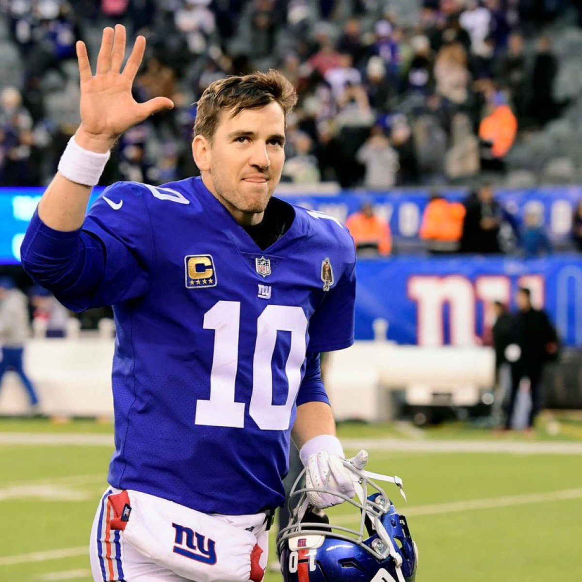 MLFootball's tweet image. 🚨QUESTION: IS #GIANTS QB ELI MANNING A FIRST-BALLOT HALL OF FAMER…

• 2x Super Bowl Champion 
• 2x SB MVP 
• 4x Pro Bowler 
• Walter Payton Man of the Year Award
• Started 210 consecutive games, the 2nd-longest streak by a QB
• Most passing yards in a single postseason