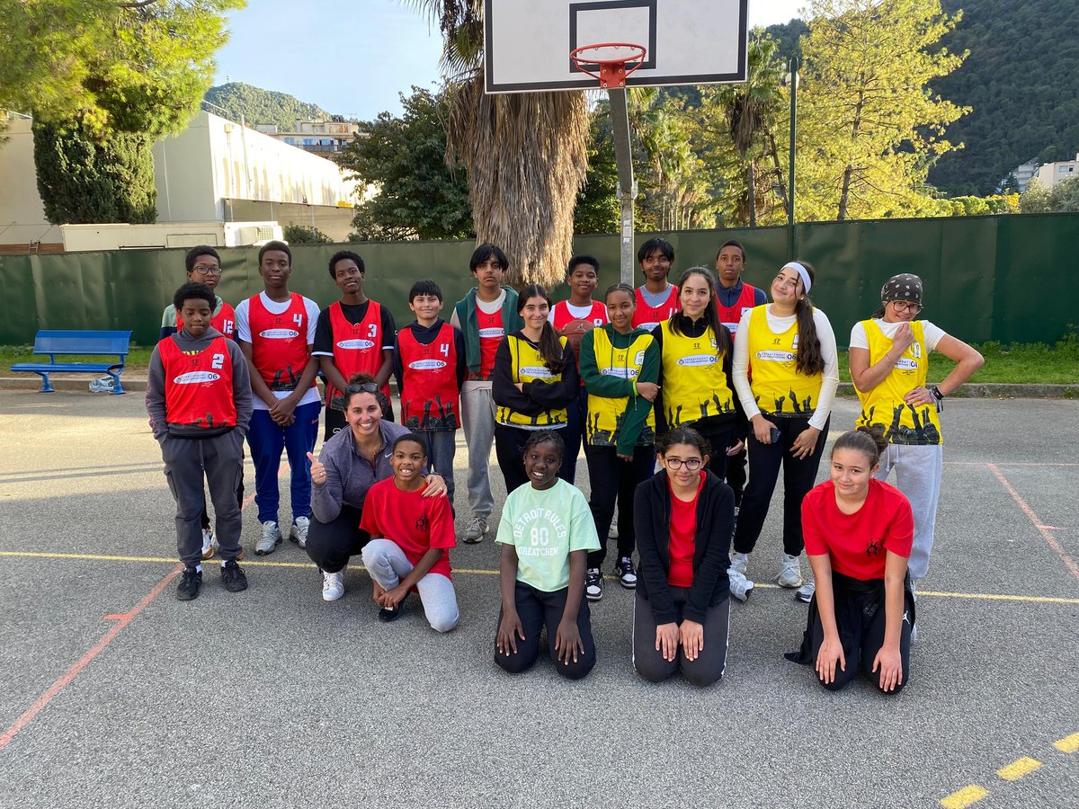 AsJaubert's tweet photo. Les élèves de L'association Sportive Basket, sous la houlette de @VirSantucci, ont terminé 2ème de tournoi @UNSS06. Bravo à tous!! TEAM @College_Jaubert https://t.co/h8wDzcHi3z