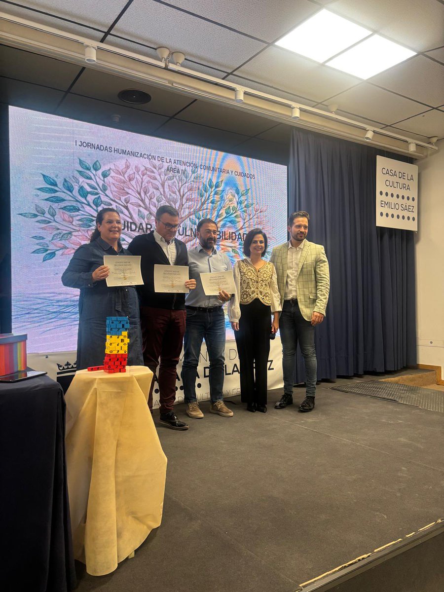 Javier_Ba_Lo's tweet photo. El pasado 18 de Noviembre se Inauguraron las I Jornadas de Humanización de la Atención Comunitaria y Cuidados del Área IV  organizadas por el Equipo de Cuidados Paliativos del Noroeste @Murciasalud @AytodeCaravaca https://t.co/q56Fxwk0uy