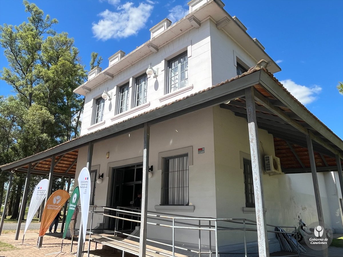 IdCanelones's tweet photo. 🖼️En el Museo Taddei de la ciudad de #Canelones se inaugura muestra “América antes de América - Los primeros pobladores del continente”, promovida y financiada por la @FranceenUruguay, dando cierre a la misión franco - uruguaya en Uruguay.

La exposición contiene una parte dedicada a los estudios llevados adelante en territorio uruguayo, y permanecerá en el Museo durante el verano.