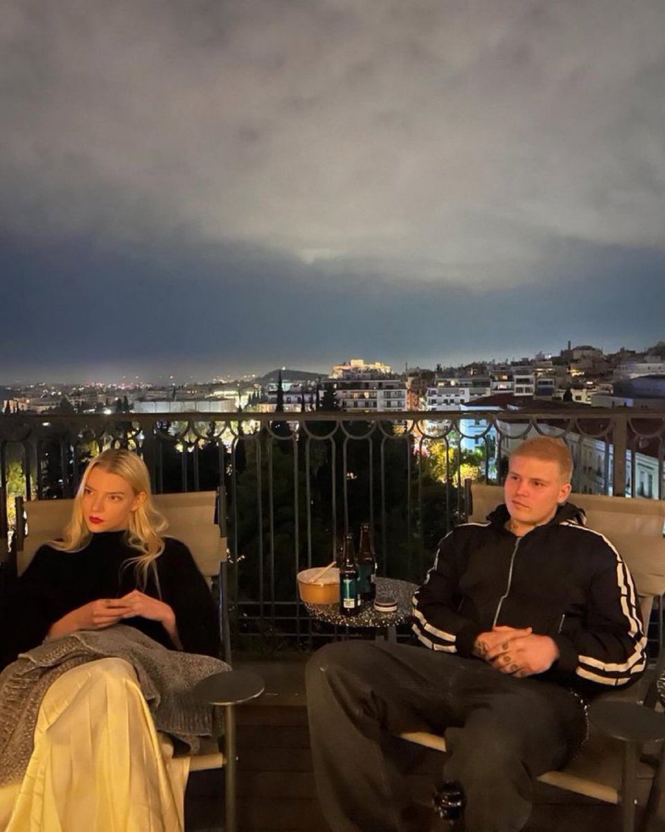 doordashedcigs's tweet image. big day for annoying girls