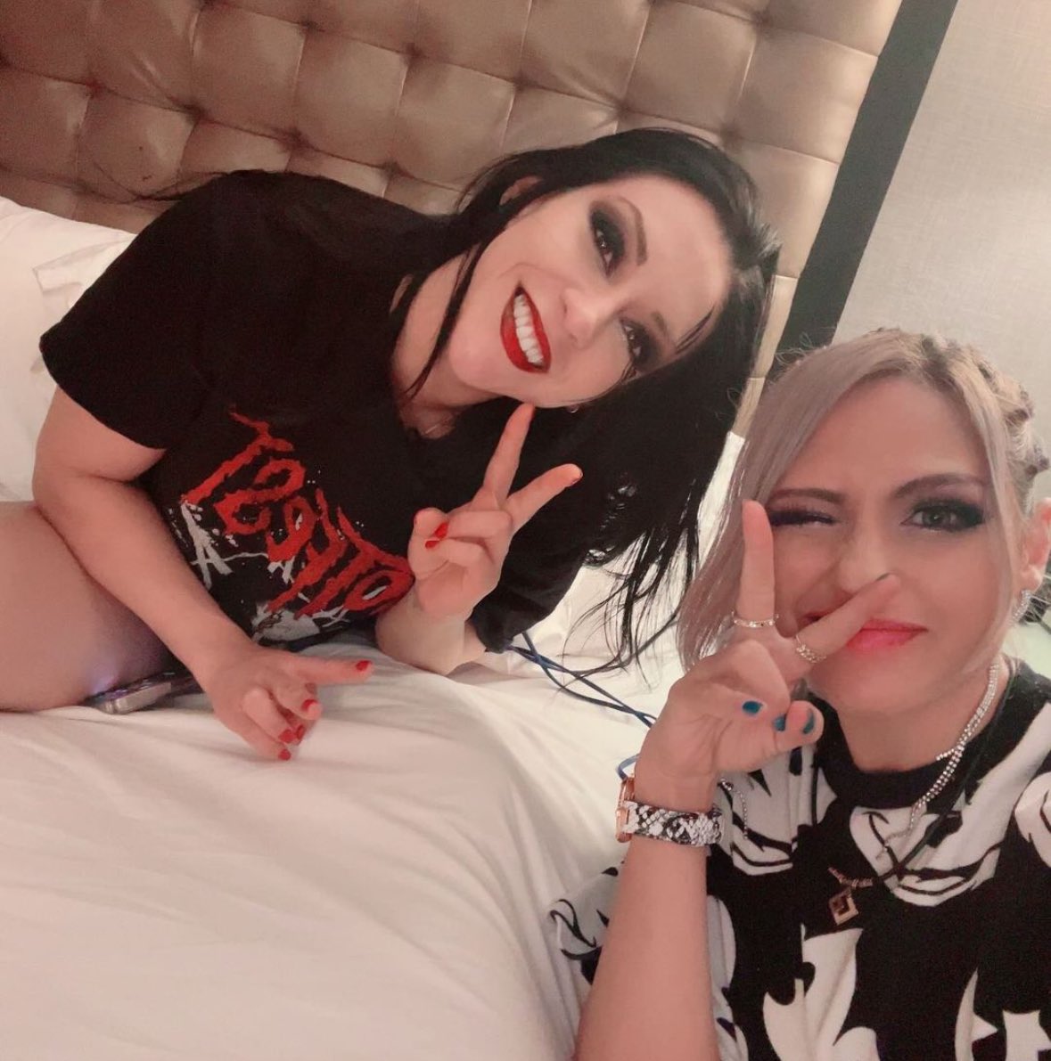 __LaPrimera__'s tweet photo. Girl’s night out when? https://t.co/g8HeAehflh