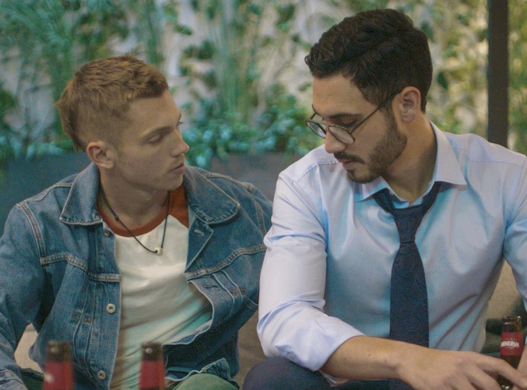 RickyKlehr's tweet photo. La película gay mexicana llamada "Straight", se estrena este fin de semana en cines. 🥰🌈🥰
Un "Hetero" con novia se mete a una app de encuentros entre hombres y conoce a un muchacho con el que tiene intimidad 👀 TÍPICO. https://t.co/LOemJYAlnk