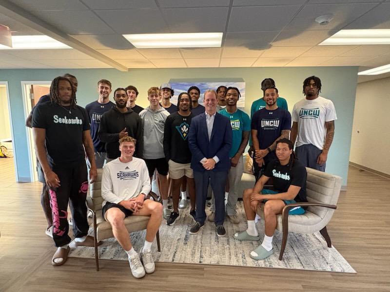 Thx to <a href="/OneSeahawkNIL/">OneSeahawk Collective</a> for providing the opportunity to see how @theharelstoncenter is bettering our community!