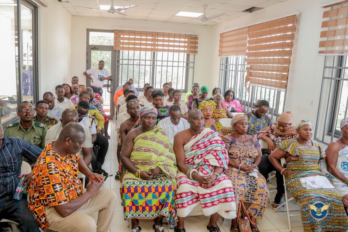 SSSSCampaignGH's tweet photo. We wrap up the SSSS regional engagements in the Ashanti Region with a mop-up exercise with traditional leaders, security officials, assembly members as well as students with the message of vigilance, security cognizance and peace especially during the upcoming elections. 

If you see something, say something by calling toll-free number 999. 

#GhanaElections #December7 #Ghanafirst #Ashanti #Kumasi
