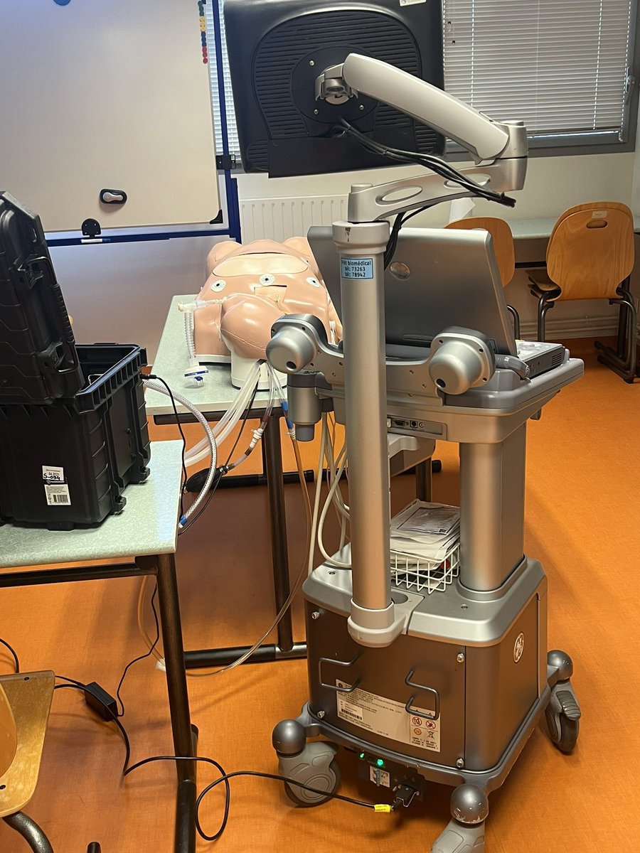 ValentinMaisons's tweet photo. Séminaire des #CCA @FacmedTours ; plaisir non dissimulé de mettre un coup de boost pédagogique avec le @Delaffon  &amp; autres copains☺️
Merci aux organisateurs 🙏 https://t.co/b9Up8BggrS
