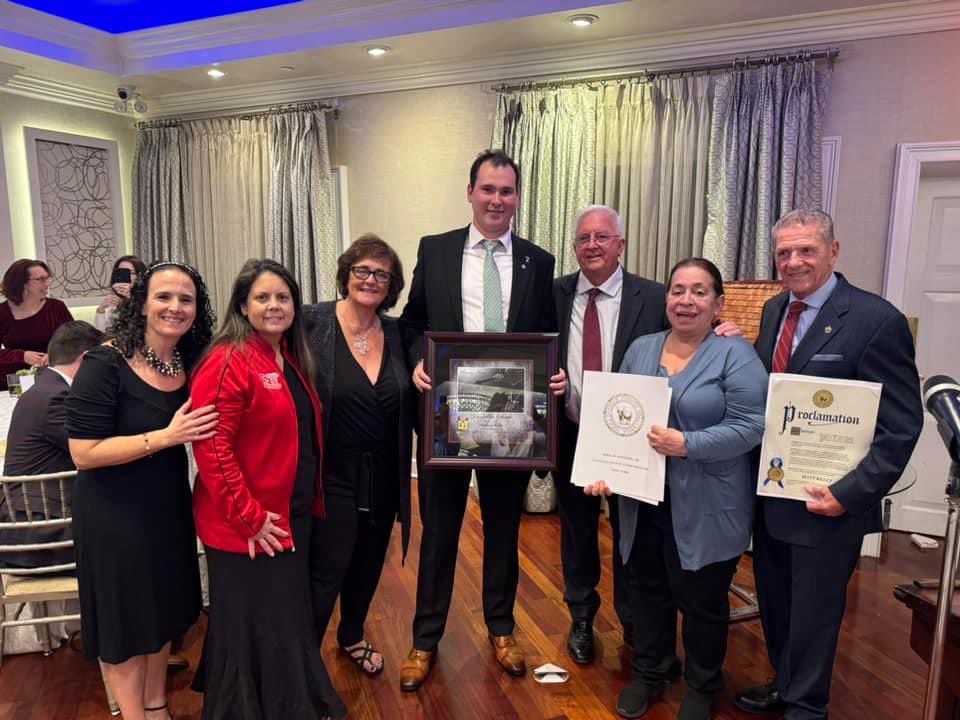MattKelly55's tweet photo. What a Great surprise to be honored with the 2024 Smithtown Children’s Foundation Unsung Hero Award at SCF Community Grand Tasting Event!

Grateful to serve a community where giving back is the greatest reward. 💙 #UnsungHero #SmithtownStrong #Gratitude @FitzyScf @SmithtownCSD https://t.co/iWLhWa3jq0