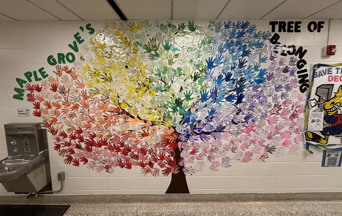 MapleGrovePS's tweet image. Check out our amazing &quot;Maple Grove Tree of Belonging&quot; art installation project!  Every MG student and staff member created a hand to represent themself.  Together, we make a masterpiece! @SCDSB_Schools @SCDSBequity @SCDSB_Wellness