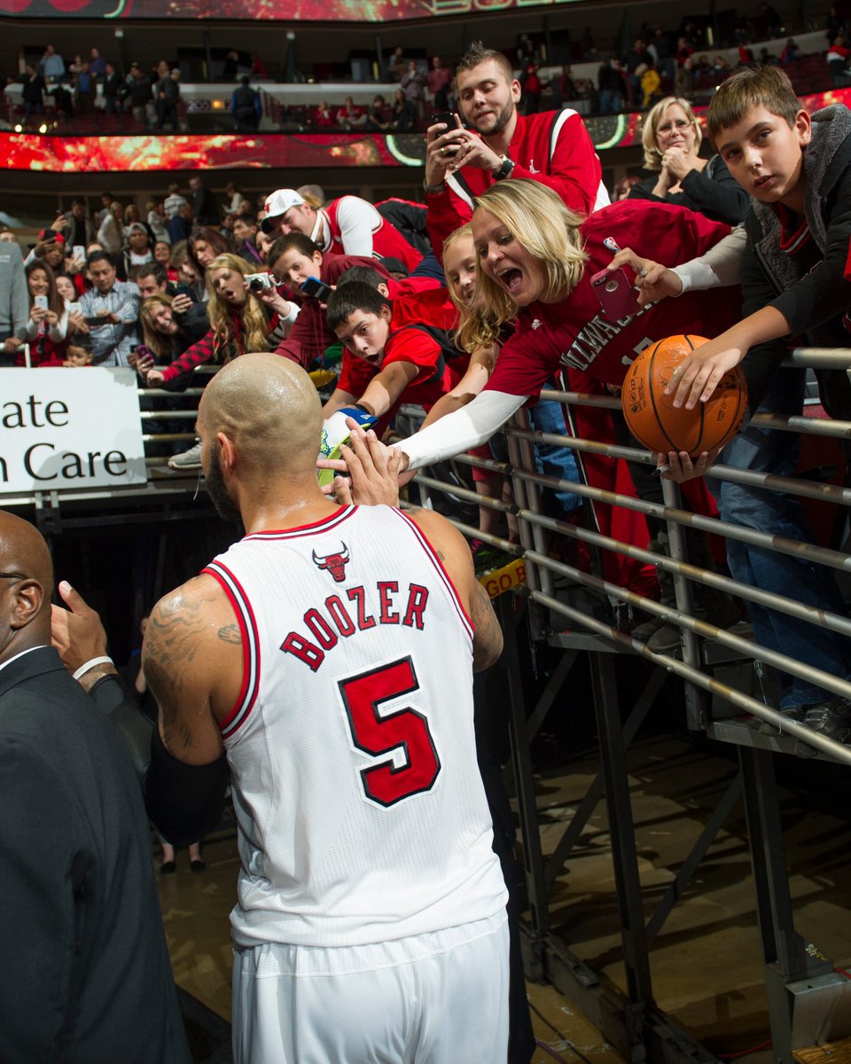 BullsArchive's tweet image. It’s always love between Booz &amp;amp; Chicago ❤️

Happy Birthday, @MisterCBooz #HOLDAT