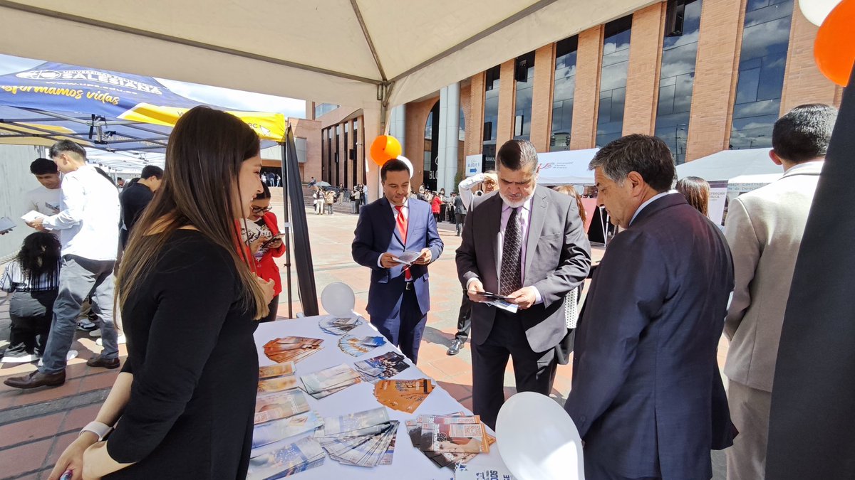 AzuayCJ's tweet photo. 📣#AHORA 

Inicia la Casa Abierta "No Más Violencia", organizada por la Dirección de @AzuayCJ y la Fundación María Amor. 💜 Una iniciativa institucional en la agenda por el Día Internacional de la Eliminación de la Violencia contra la Mujer. 

#JusticiaSinViolencia ✊👩‍⚖️ https://t.co/iywdJZrifF