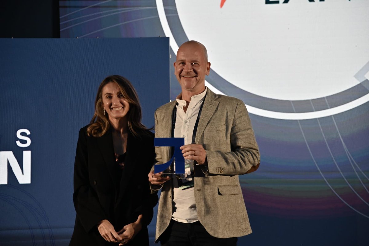 🏆 Premio a Venture Capital para Lanai

¡Enhorabuena! 🚀 

#BICongress24 #PremiosBIGBAN #BIGBAN #InvestorsCongress #Networking #EarlyStage
