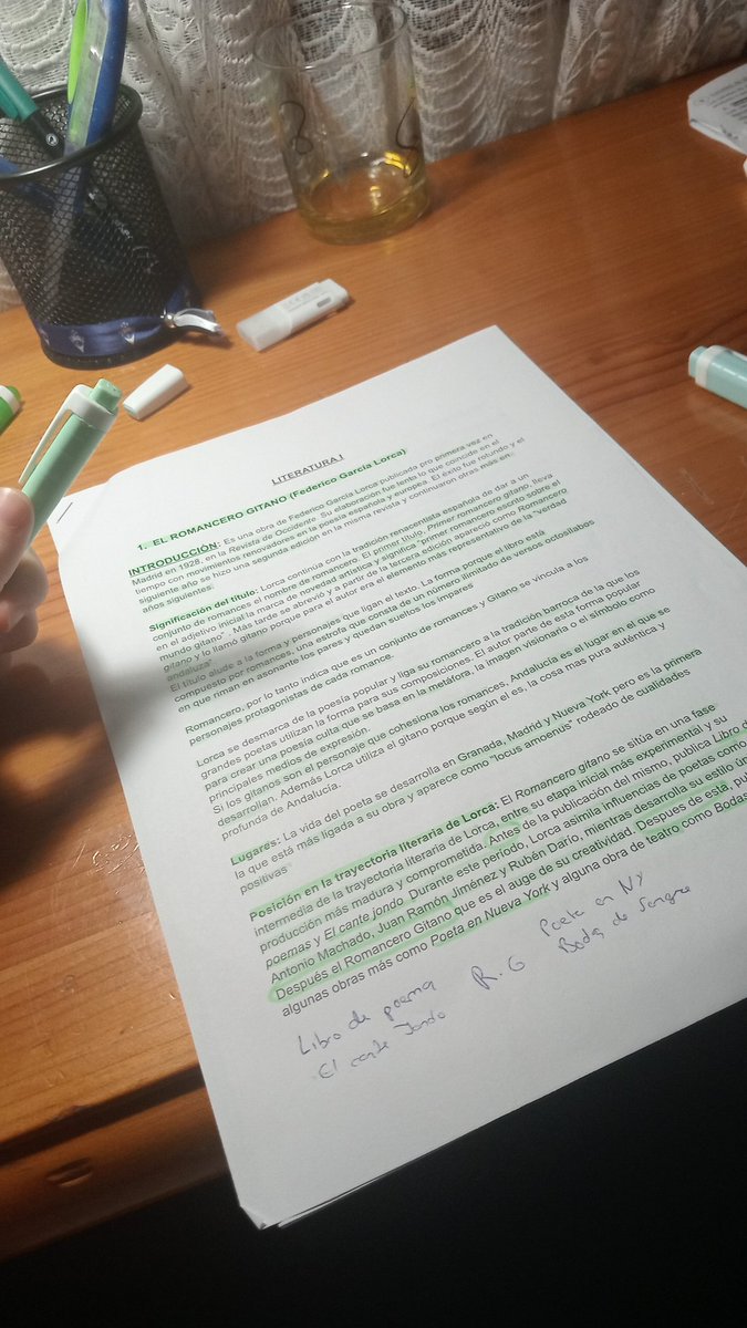 natileta's tweet photo. Estudiando porque el domingo voy a abrazar a Ruslana en el m&amp;g y es mi única motivación 
#GenesisTour #Ruslana #OT2023 https://t.co/h8xGSTYPCd
