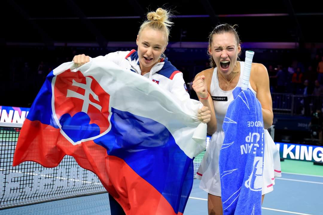 SlovakiainSpain's tweet photo. 🎾 Mil gracias al equipo de tenis de 🇸🇰 Eslovaquia por su histórica actuación en las Finales de @BJKCup_es en Málaga! 🇪🇸
Aunque perdieron contra fuerte 🇮🇹 Italia, llegaron a la final venciendo a grandes equipos como 🇺🇸, 🇦🇺 y 🇬🇧, mostrando talento y espíritu de equipo increíbles https://t.co/ax5OvJGZjD