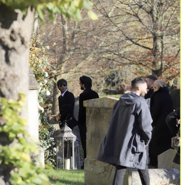 louis and zayn talking to each other ☹️ i wonder what theyre saying....