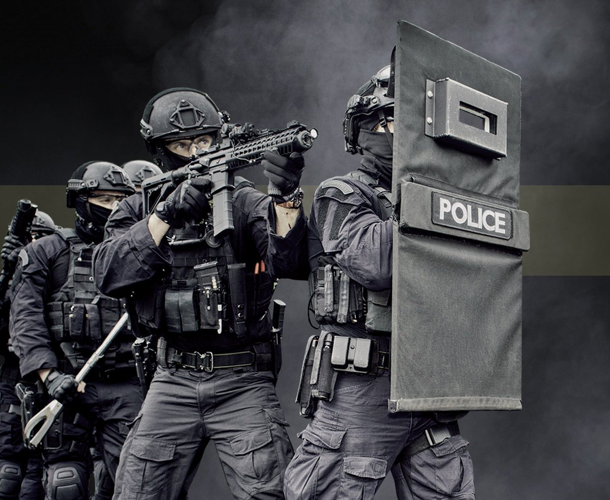 Patriot3Inc's tweet photo. The MINUTEMAN Folding #BallisticShield is a compact/versatile shield system designed around Active Shooter response and Patrol/SRO/First Responders.
The #MINUTEMAN shield can be folded for convenient storage and transport and is available in multiple NIJ protection levels! https://t.co/QvhdaL40Nj