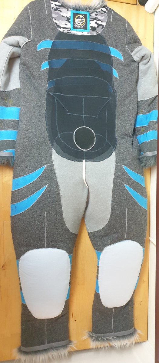 whitewingsuits's tweet photo. Heute zum #WhiteWingWednesday möchte ich euch meine Digitigrade Body mal von innen zeigen, mit abgedeckten Beinploster. https://t.co/O5WU9ZsqCC