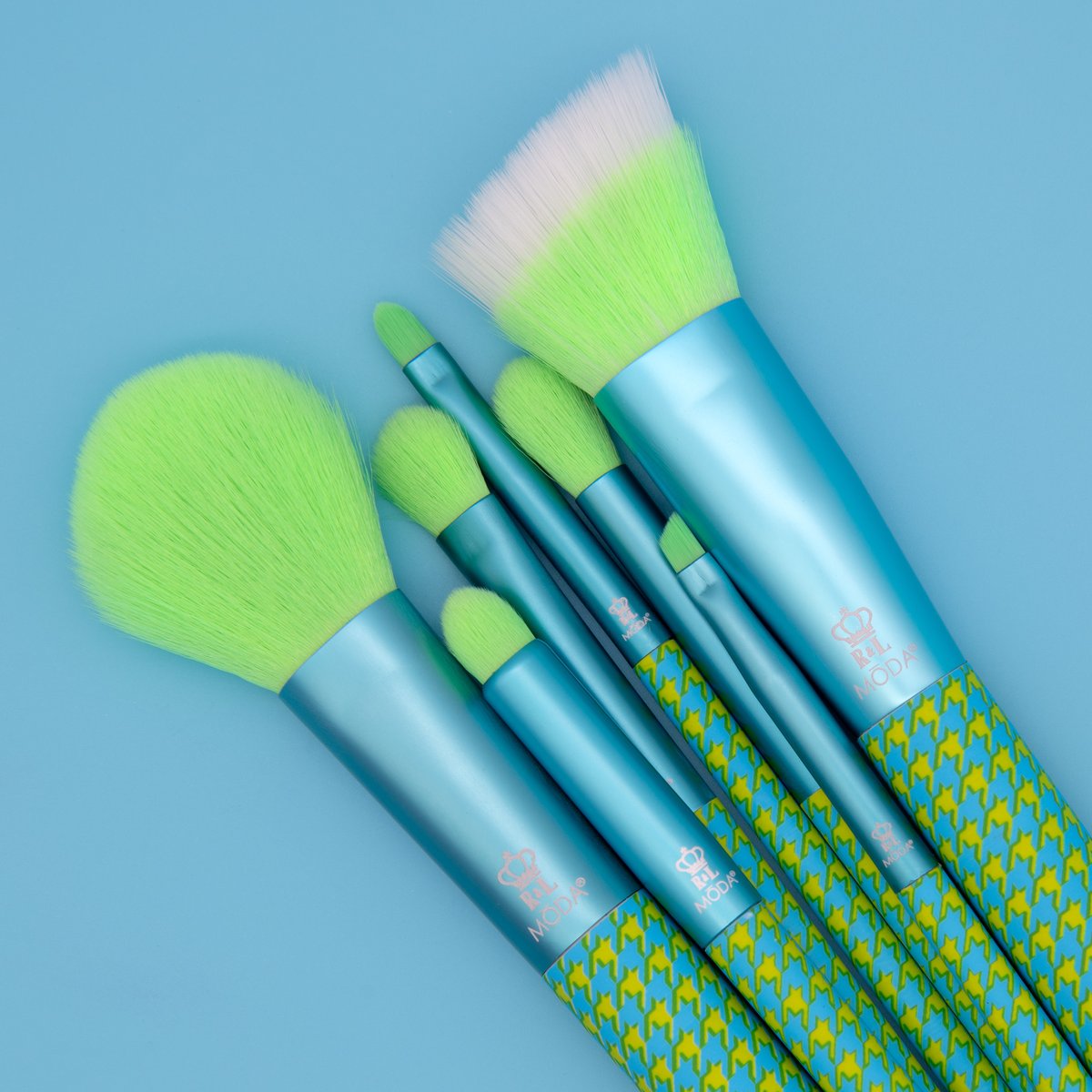 The MŌDA Keep It Classy collection combines a timeless pattern with a modern look all while keeping it classic with houndstooth. 

🛍️ Shop the entire MŌDA Keep It Classy collection during our Black Friday sale at modabrush.com

#modabrush #blackfriday  #houndsooth