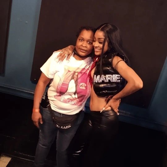 gwentern25's tweet photo. I went to another state just to see her, that's how you know the love is real.. and she the first and only person I got m&amp;g for 🤷🏾‍♀️ Happy Birthday again @Im__AnnMarie  #ScorpiAnn #Annvember also if it wasn't for her I wouldn't have met Vee, Taneah and Dream #PPG5L 💜🤞🏾😈♏#FanMily https://t.co/ystwgNfx8p
