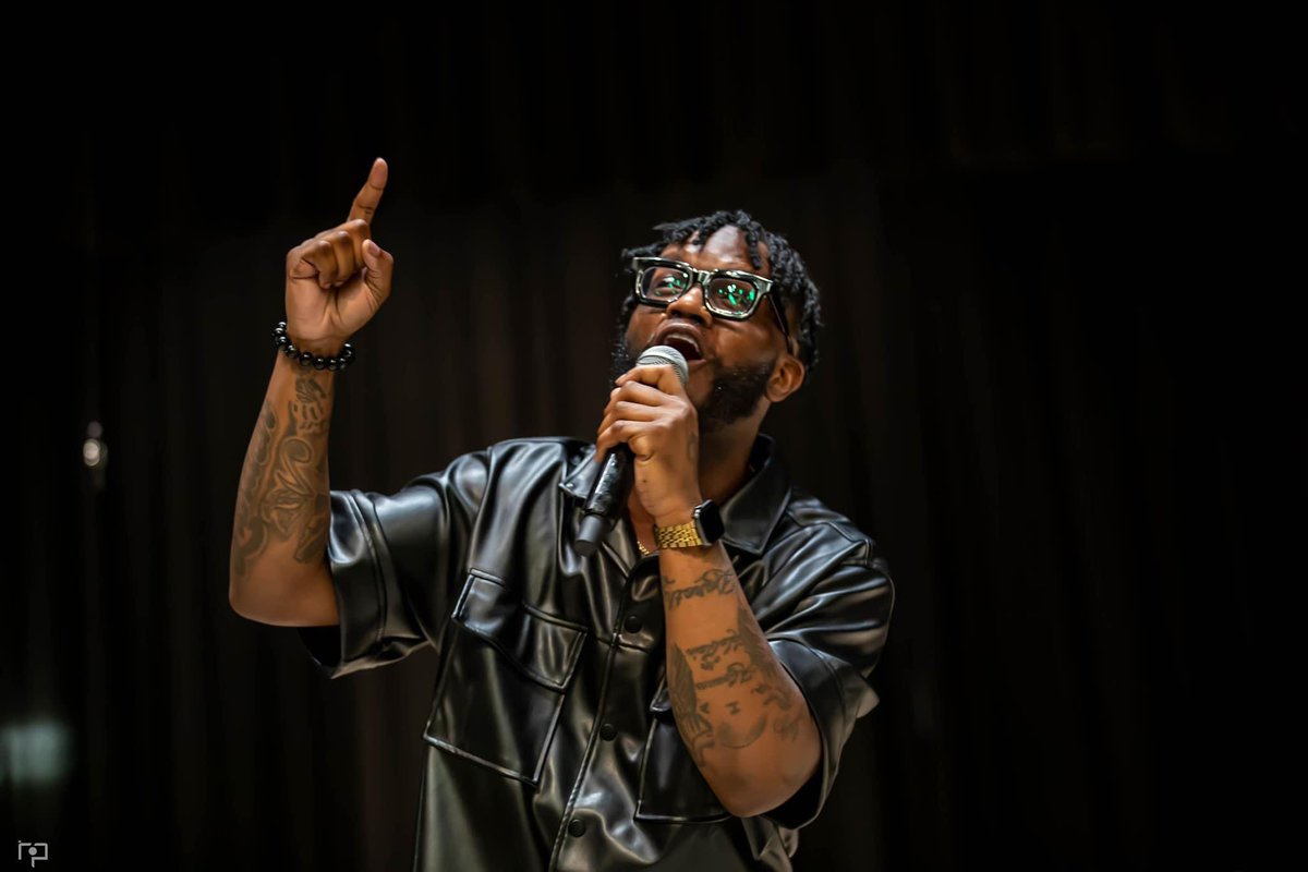 QuikFrisonSr's tweet photo. I'm action. 🎤📸 https://t.co/a5Vu3dRd29