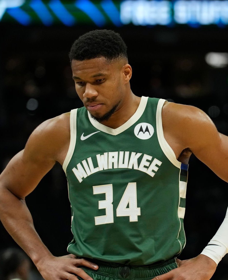 TheDunkCentral's tweet photo. The Rockets are not interested in breaking up their core for Giannis Antetokounmpo, per @KellyIko https://t.co/VlCJMCTIx3
