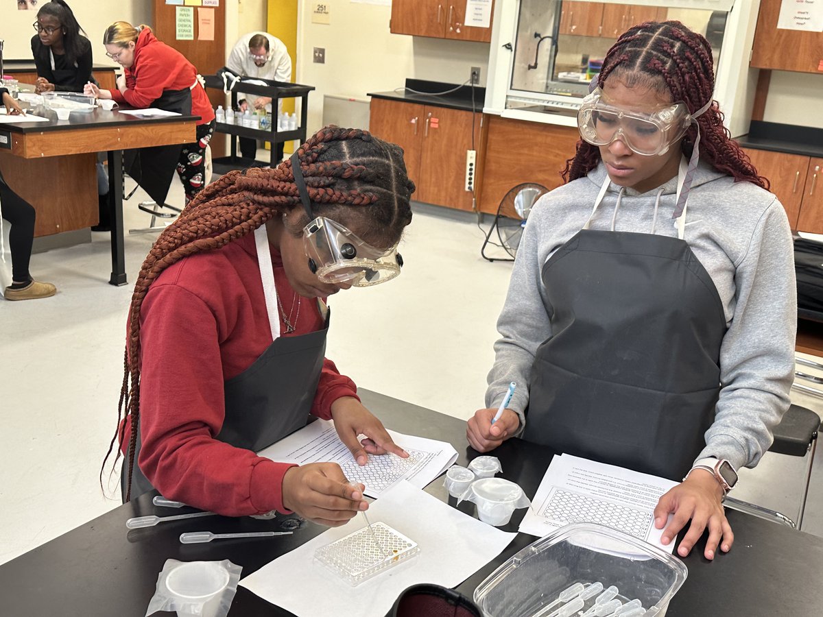 Instead of listening to a lecture, Heights High students in Mr. Piechowski’s Chemistry classes were geared up in safety goggles and aprons to see for themselves what happens when the electron configuration of atoms and ions change.

Read more >> bit.ly/3AOmTSC