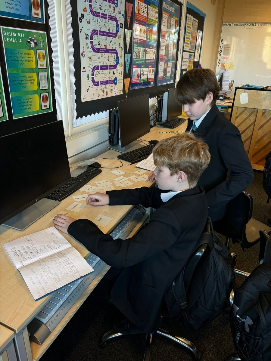 WilliamwoodHS's tweet image. Today our S1 music pupils shared their knowledge of the instruments of the orchestra in teams to beat the timer ⏳⏰🎻🎺
#WWHSMusic
#UNCRCRight29