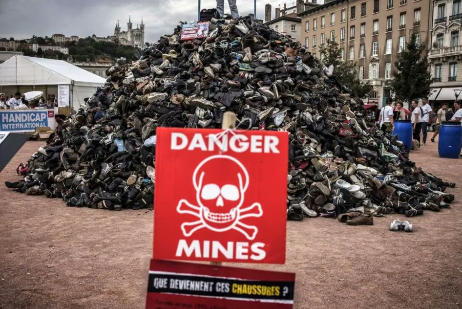 Mary Wareham (@marywareham) on Twitter photo Despite the well-documented risk to civilians, the Biden administration has taken a reprehensible decision to send antipersonnel #landmines to Ukraine - <a href="/hrw/">Human Rights Watch</a>'s statement hrw.org/news/2024/11/2… Despite the well-documented risk to civilians, the Biden administration has taken a reprehensible decision to send antipersonnel #landmines to Ukraine - <a href="/hrw/">Human Rights Watch</a>'s statement hrw.org/news/2024/11/2…