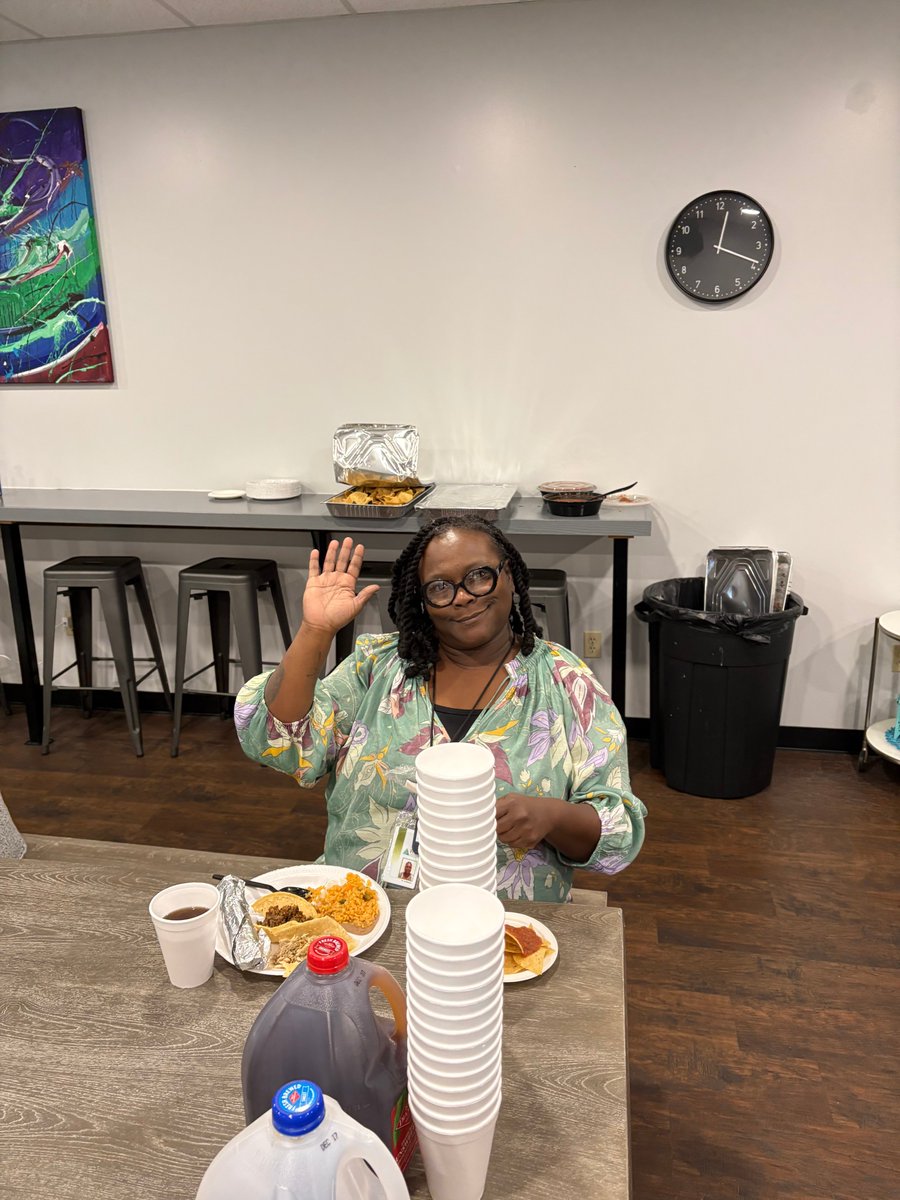 RGS_Financial's tweet image. Taco 'bout thankful! 🌮🙏 We kicked off the season with tacos and the best team at our Thanksgiving lunch. Grateful for the amazing people who make this a special place to grow. Wishing you a Thanksgiving filled with love, laughter, and gratitude! #RGSFamily 
#OfficeThanksgiving